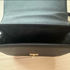 黒ショルダーバッグの画像