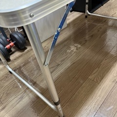 折りたたみ机の画像