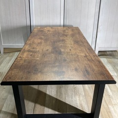 モダンデザインテーブルの画像