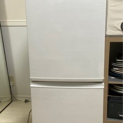 シャープ　冷蔵庫　2019年製　SJ-D14E-W 137L　　