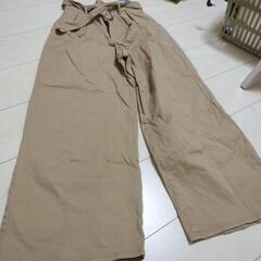 GU　パンツ　ベージュ　Sサイズ