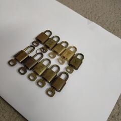 【謝礼金あり】ルイヴィトンの南京錠をきれいにする　