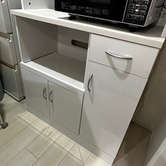 美品　食器棚　鏡面　白の画像