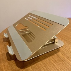 ノートパソコンスタンド Pewesv PCスタンド 折り畳み式の画像