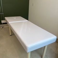 有孔リクライニングマッサージベッド