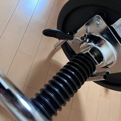 背もたれ付き丸椅子　キャスター変更可能の画像