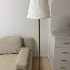 IKEA フロアランプ　間接照明　ÅRSTID オースティード　の画像
