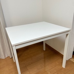 IKEA　ダイニングテーブルのみ　白　vangstaの画像