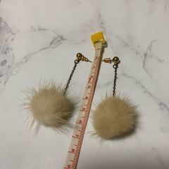 ファー風ピアスの画像