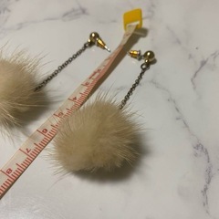 ファー風ピアスの画像