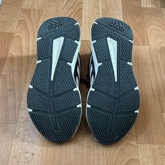 【靴・シューズ】アディダススニーカー　27cmの画像