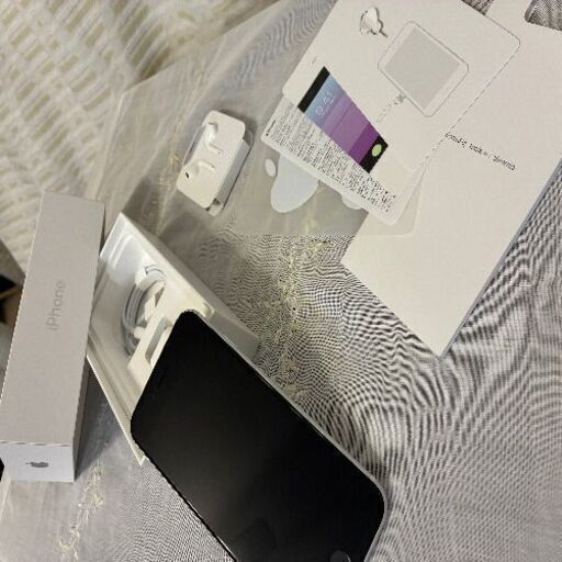 【商談中】【ジャンク】iPhoneSE 第2世代 MXD12J/A 128GB 白 SIMロック無し　利用制限：〇　バッテリ:83%