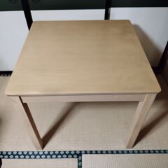 テーブル