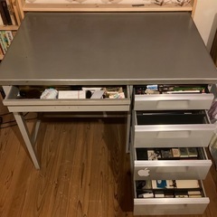 【頑丈美品】スチール製事務机（コクヨ）の画像