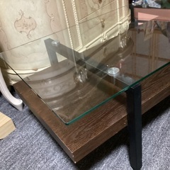 ガラストップセンターテーブル　オシャレ　がっしりとしたの画像