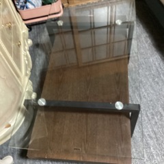 ガラストップセンターテーブル　オシャレ　がっしりとしたの画像
