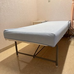 診察用ベッドの画像