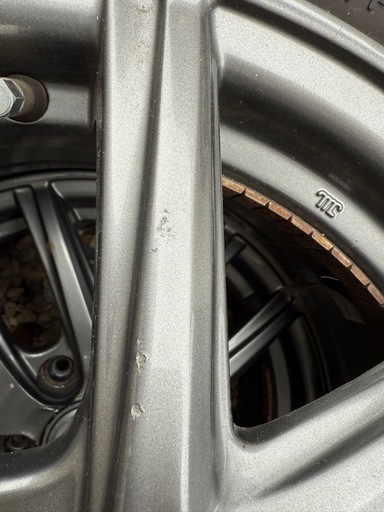 【取引中】
スタッドレスタイヤ 　215/65R16