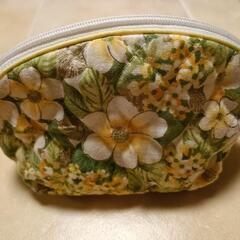 黄色のお花ポーチの画像