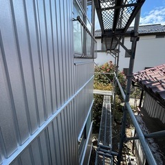 戸建にガルバリウム上貼り