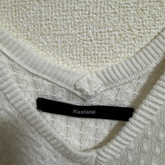 【Kastane 】ホワイト Vネック 半袖ニットの画像