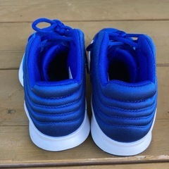 バスケットシューズ adidas 22cmの画像