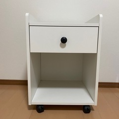 ローラー付き　サイドテーブル