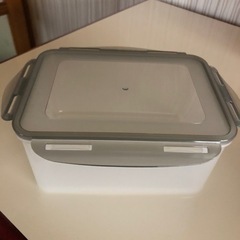 新古品タッパー