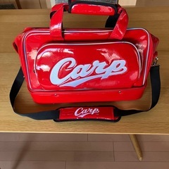 広島カープ　エナメル　バッグ