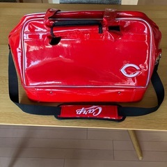 広島カープ　エナメル　バッグの画像