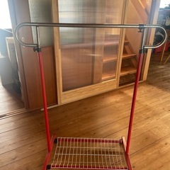 ハンガーラック　レトロ 赤色