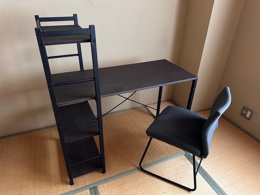 仕事用デスクと椅子
