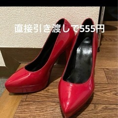 赤　パンプス　ヒール