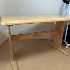 テーブルと椅子のセットの画像