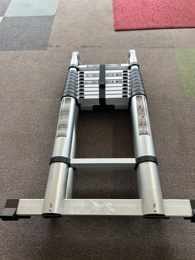 二つ折り伸縮梯子