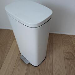 【一括引取で無料】ゴミ箱　KEYUKAの画像