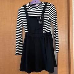 130cmぐらいのお子様向けワンピース・コートの画像