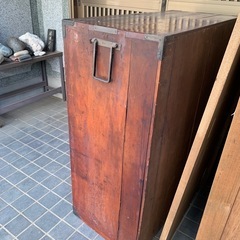レトロな箪笥の画像