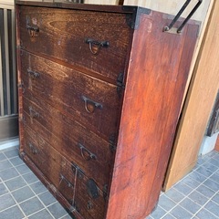 レトロな箪笥の画像