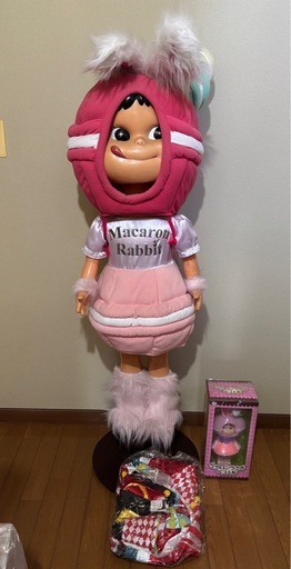 不二家ペコちゃん 店頭人形 マカロンうさぎ衣装 首振り 土台回転 フィギュアと着せ替え衣装セット 非売品？
