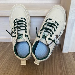 ほぼ新品スニーカー　25.25.5くらいの画像
