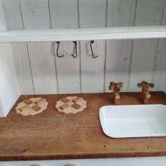 【SALE! 】【値下げ！ 】木製 ままごとキッチン 白 ブラウン オーブン コンロ シンク 収納 高さ90cm 幅60cm 奥行30cm  シンクまでの高さ50cm おもちゃの画像