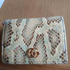 【希少、バイソン】GUCCI二つ折り財布