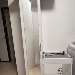 収納力抜群ドレッサー(ハンガーラック、ボトム掛け、収納扉)