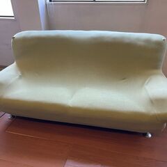 【2人掛けソファ／グリーンカバー付き】譲ります！／店舗改装・新築建て替えに伴い、装飾品・備品・家具を譲渡いたします