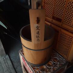 古い桶　S63年のもの。骨董。直径30 高さ30の画像