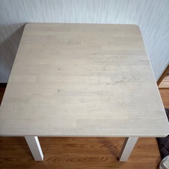 IKEAテーブルの画像
