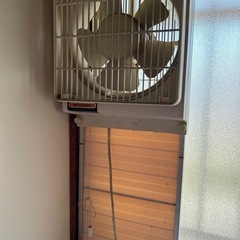窓型換気扇、キッチンで使って無い物です、美品