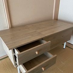 昇降テーブルの画像