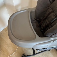 コンビ　電動ハイローチェアの画像